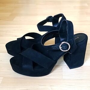 Divided Cross-Over Block Heel Sandals With Buckle  black Suede Size 7.5